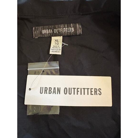 Urban Outfitters Jet Black Party Girl Button Down Sleeveless Shirt Size XL - Picture 7 of 7